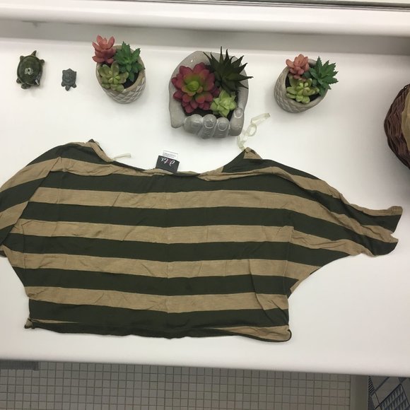 Striped Crop Short Sleeve Crop Top - Picture 5 of 5